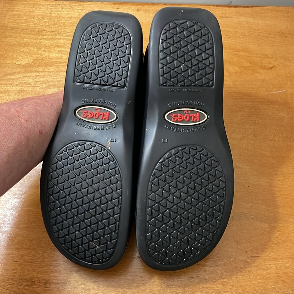 Klogs Men's Black Slip-On Clogs - Picture 6 of 8